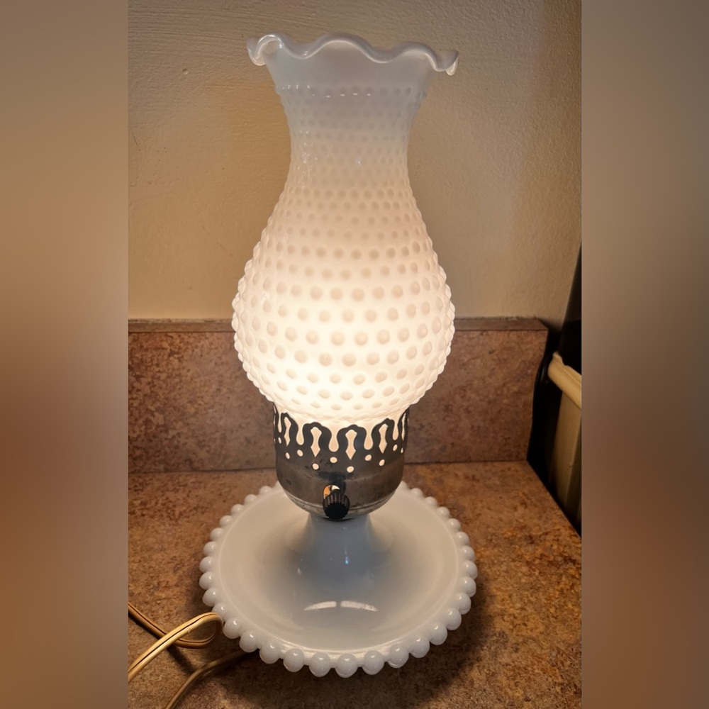 Hobnail Milk Glass 11" Lamp VTG Hurricane Electric Parlor Table Boudoir Works - Picture 10 of 12